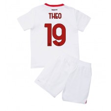 AC Milan Theo Hernandez #19 Bortaställ Barn 2022-23 Korta ärmar (+ Korta byxor)